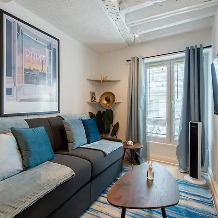 Beautiful Studio On The Most Prestigious Street Saint-Honore - Near Louvre, Amazing Location! * Parigi