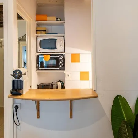 Beautiful Studio On The Most Prestigious Street Saint-Honore - Near Louvre, Amazing Location! Appartamento *