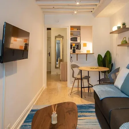 Appartamento Beautiful Studio On The Most Prestigious Street Saint-Honore - Near Louvre, Amazing Location! *