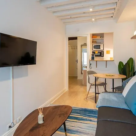 Beautiful Studio On The Most Prestigious Street Saint-Honore - Near Louvre, Amazing Location! *