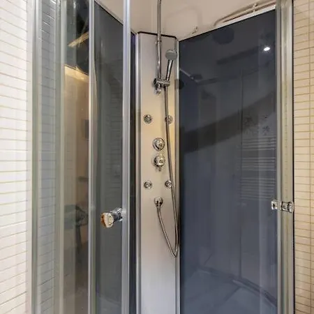Beautiful Studio On The Most Prestigious Street Saint-Honore - Near Louvre, Amazing Location! Appartamento