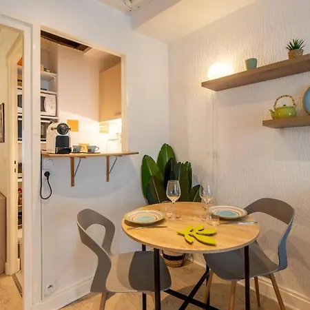 Beautiful Studio On The Most Prestigious Street Saint-Honore - Near Louvre, Amazing Location! Appartamento *