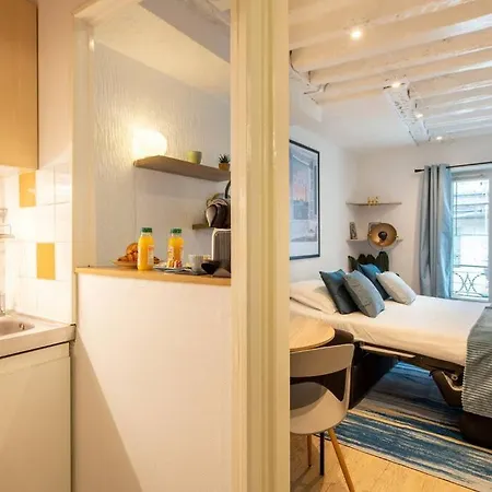Appartamento Beautiful Studio On The Most Prestigious Street Saint-Honore - Near Louvre, Amazing Location! *