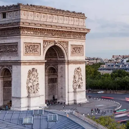 Beautiful Studio On The Most Prestigious Street Saint-Honore - Near Louvre, Amazing Location!