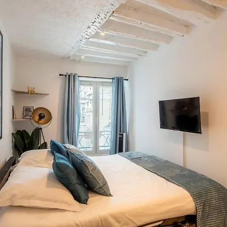 Beautiful Studio On The Most Prestigious Street Saint-Honore - Near Louvre, Amazing Location! *