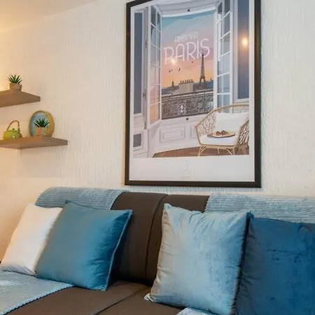 Beautiful Studio On The Most Prestigious Street Saint-Honore - Near Louvre, Amazing Location! Appartamento