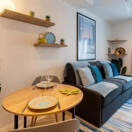 Beautiful Studio On The Most Prestigious Street Saint-Honore - Near Louvre, Amazing Location! Appartamento Parigi