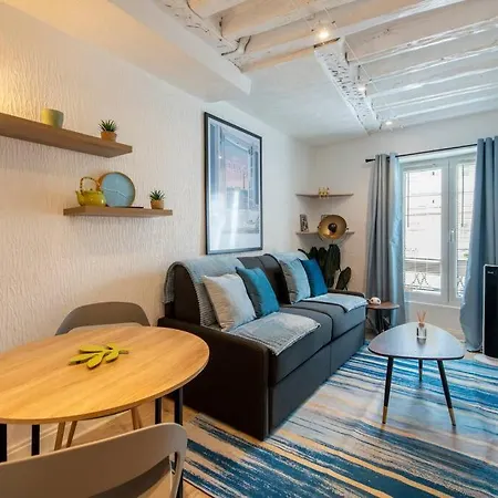 Appartamento Beautiful Studio On The Most Prestigious Street Saint-Honore - Near Louvre, Amazing Location!