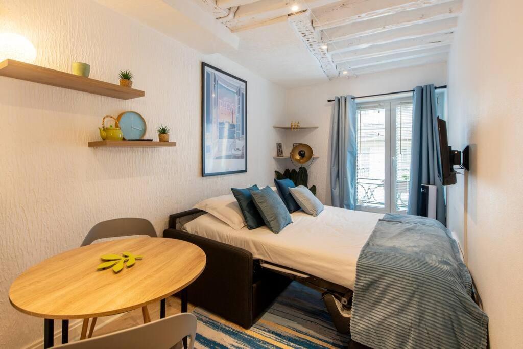 Beautiful Studio On The Most Prestigious Street Saint-Honore - Near Louvre, Amazing Location! Appartamento Parigi