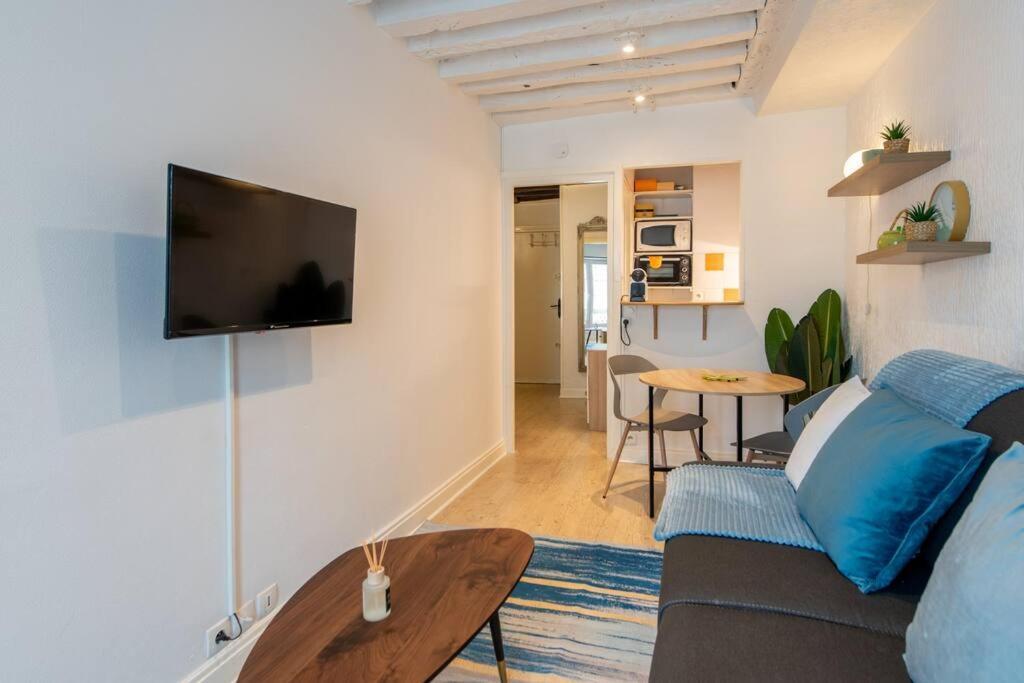 Beautiful Studio On The Most Prestigious Street Saint-Honore - Near Louvre, Amazing Location! *