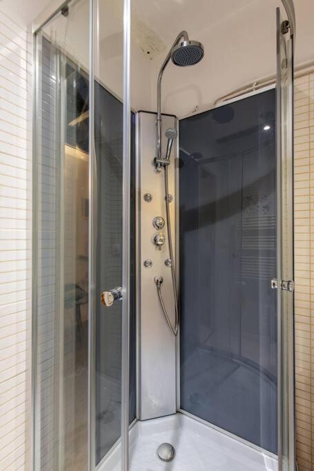 Beautiful Studio On The Most Prestigious Street Saint-Honore - Near Louvre, Amazing Location! Appartamento