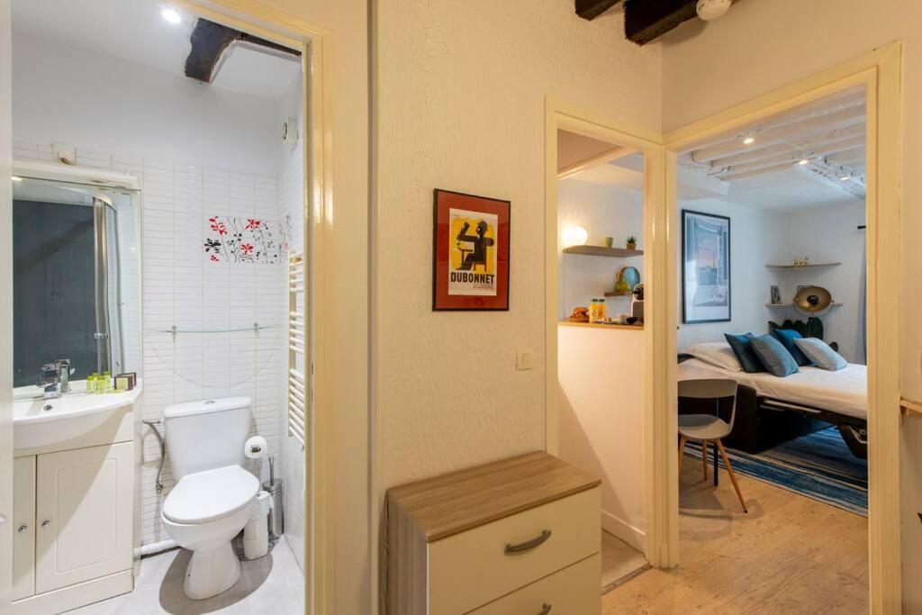 Beautiful Studio On The Most Prestigious Street Saint-Honore - Near Louvre, Amazing Location! * Parigi