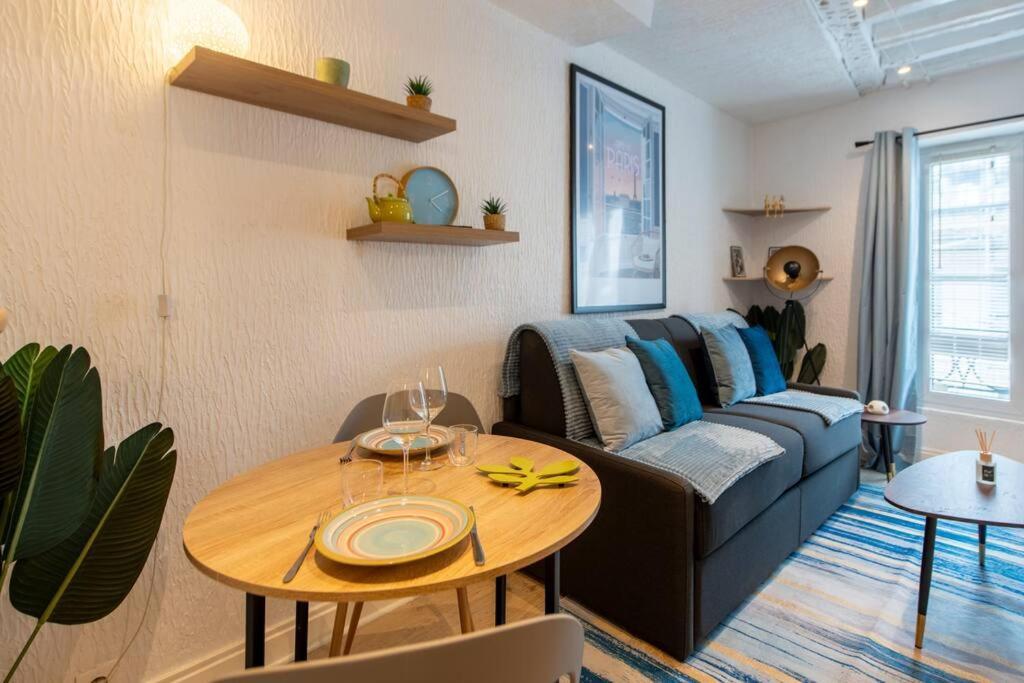 Beautiful Studio On The Most Prestigious Street Saint-Honore - Near Louvre, Amazing Location! Appartamento Parigi