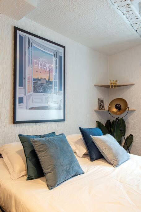 Beautiful Studio On The Most Prestigious Street Saint-Honore - Near Louvre, Amazing Location! *